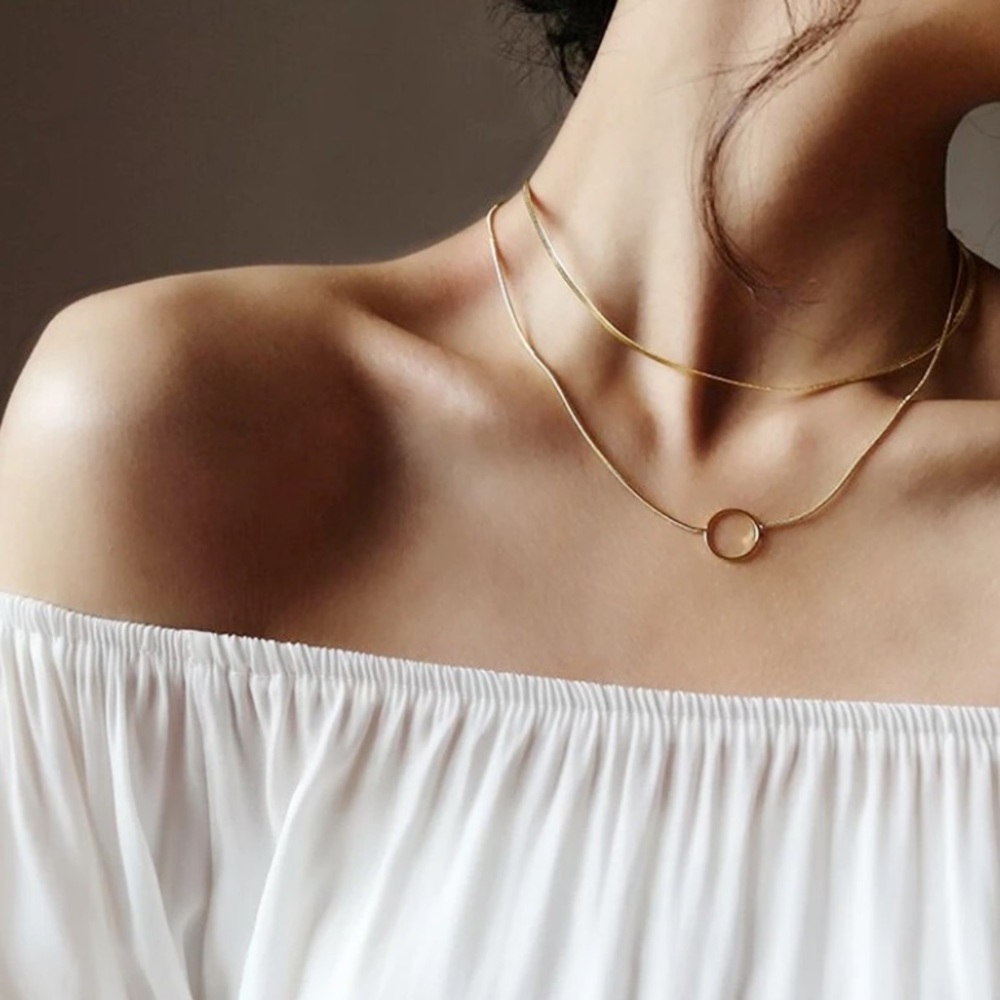 Gold double layered circle dainty necklace - Picture 1 of 4
